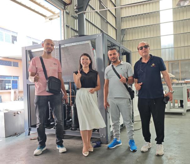 ¡La aceptación personalizada del cliente saudí se completó con éxito! El enfriador industrial enfriado por aire de 40 HP genera reputación de calidad y los equipos de enfriamiento se venden bien en todo el mundo